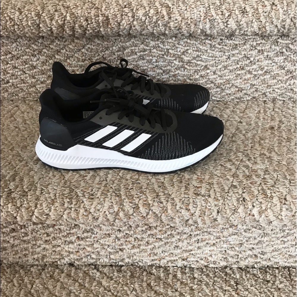 Women’s Adidas size 9 - LIKE NEW